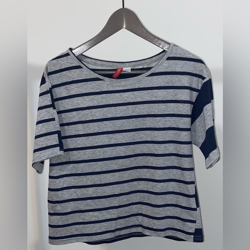 H&M Navy & Gray Crop Top